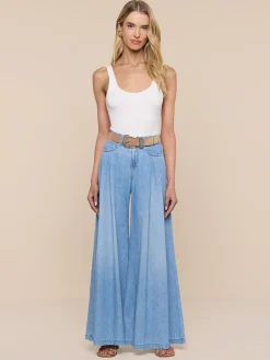 Dariela Wide-Leg Jean